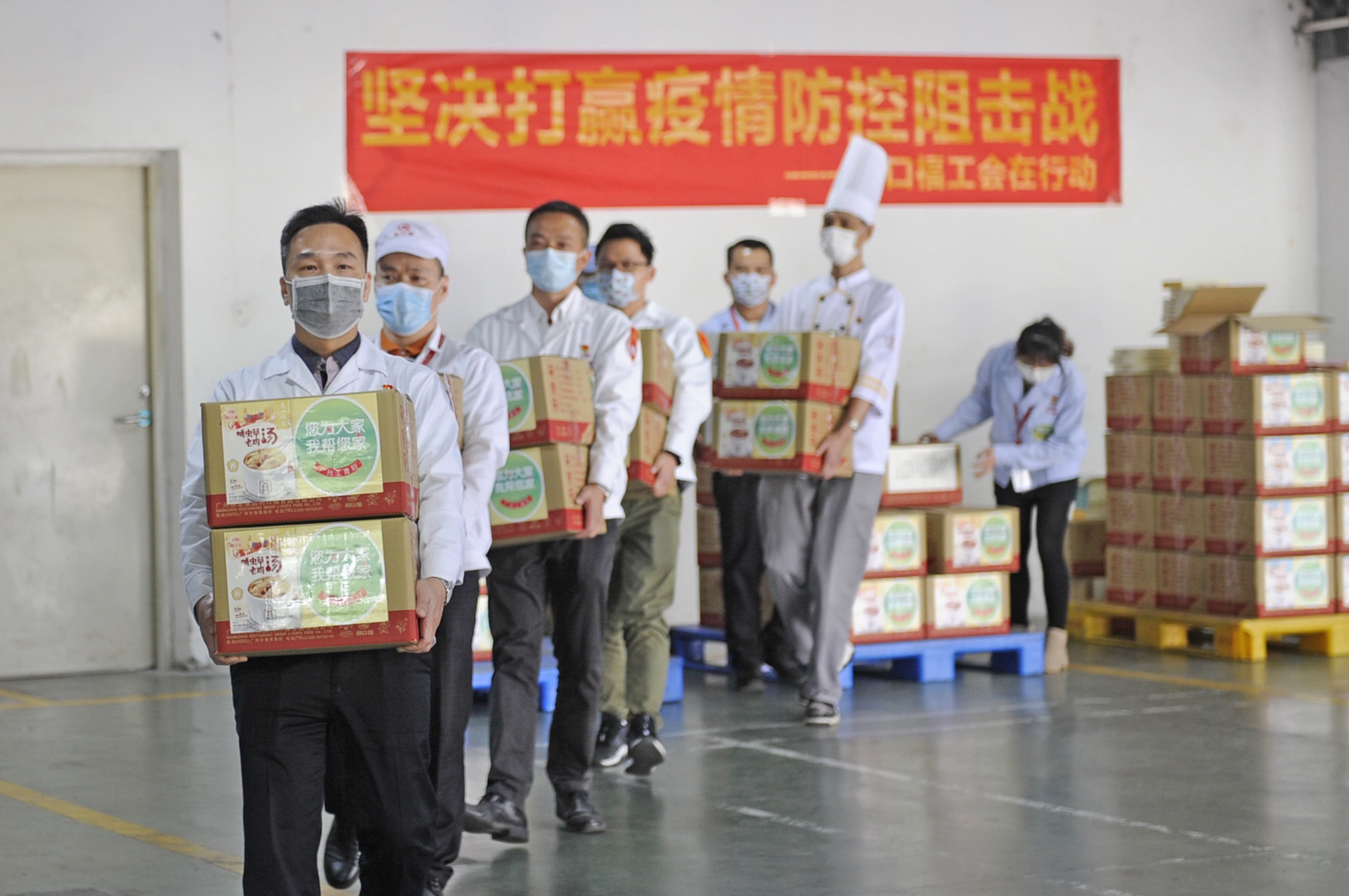 粤菜师傅精心制作 驰援湖北荆州的医疗队员喝上了广府靓汤