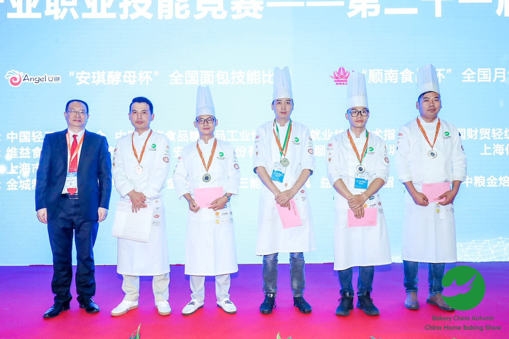 广州酒家集团利口福公司在第二十一届全国焙烤职业技能竞赛全国赛中荣获两金一银两优胜的优异成绩