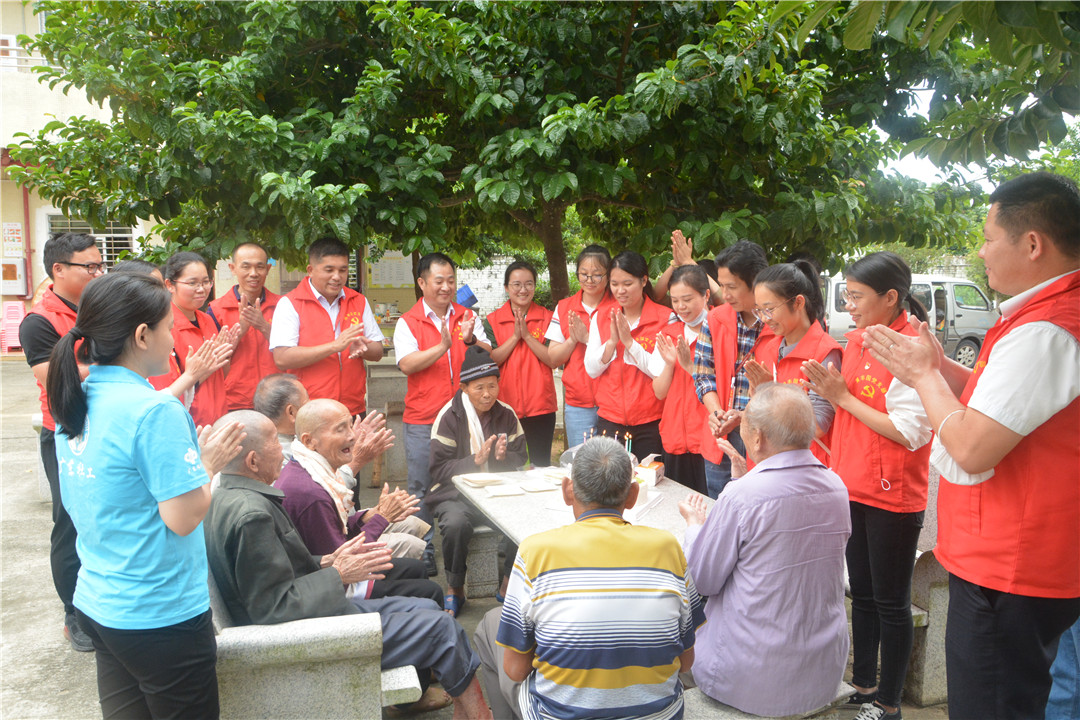 九九重阳节，浓浓敬老情 ——粮丰园党支部开展重阳节敬老慰问活动