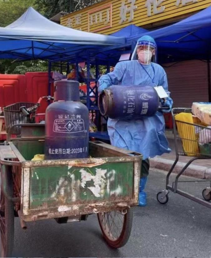 平凡微光汇星河 抗疫炬火暖人心 （五）青年是光，冲锋在前斗志昂